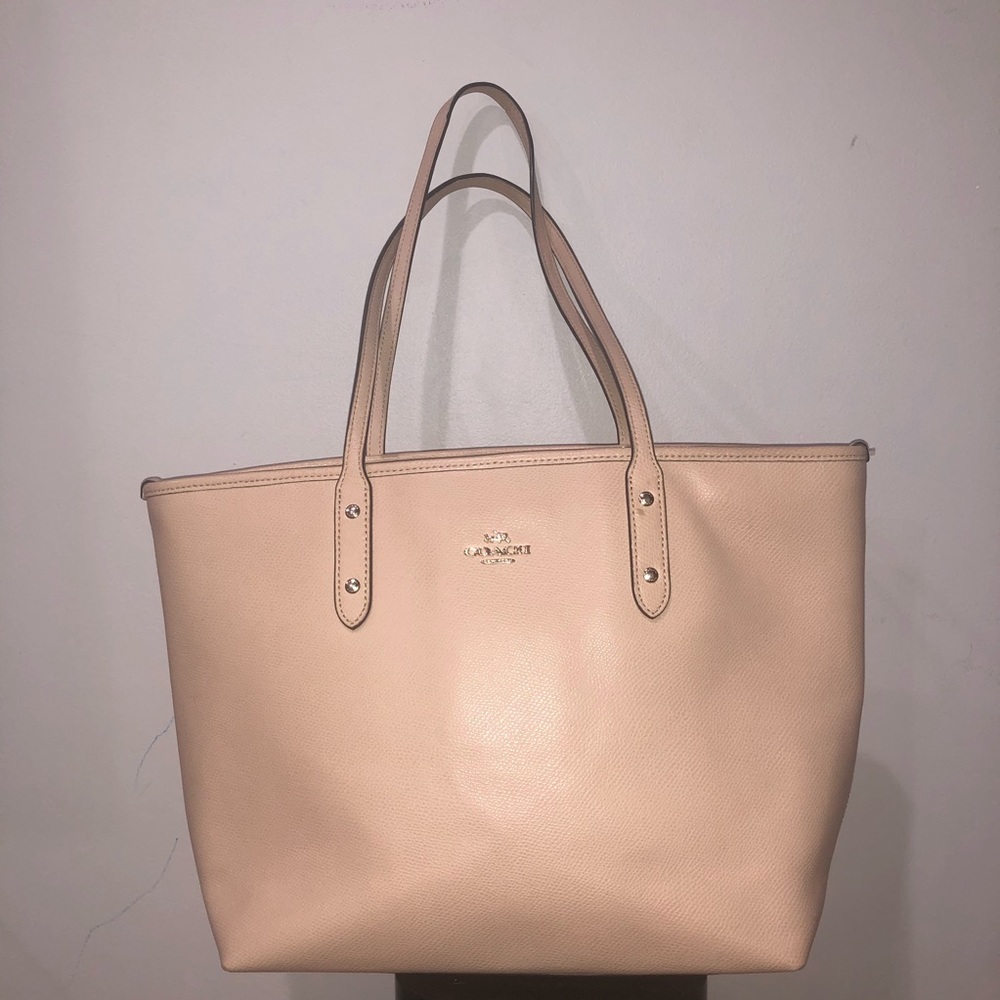 Used Nude Coach tote bag or shoulder bag